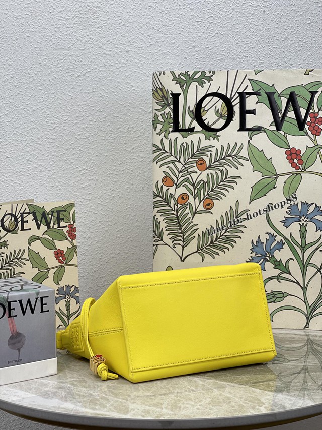 Loewe專櫃2022全新cubi全皮飯盒包 羅意威納帕牛皮便當包腋下包 型號10233 lyw1134